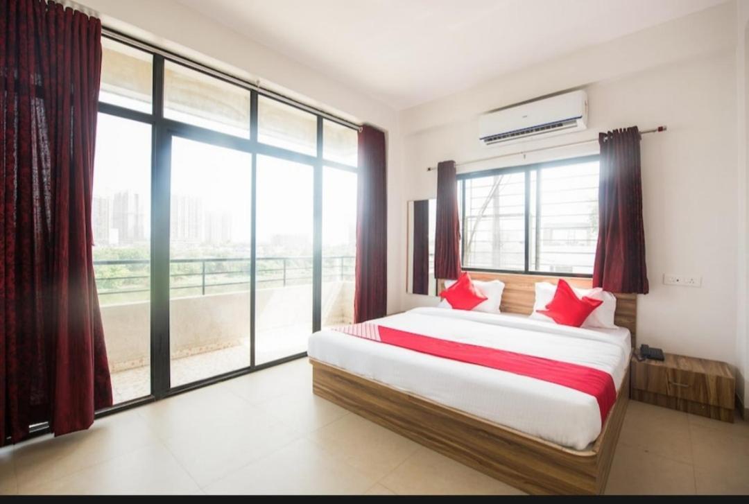 Primrose Hotel *